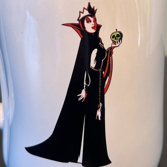 Rae Dunn MIRROR, MIRROR Evil Queen Snow White DISNEY VILLAINS Mug  ~ Magenta - Picture 4 of 11